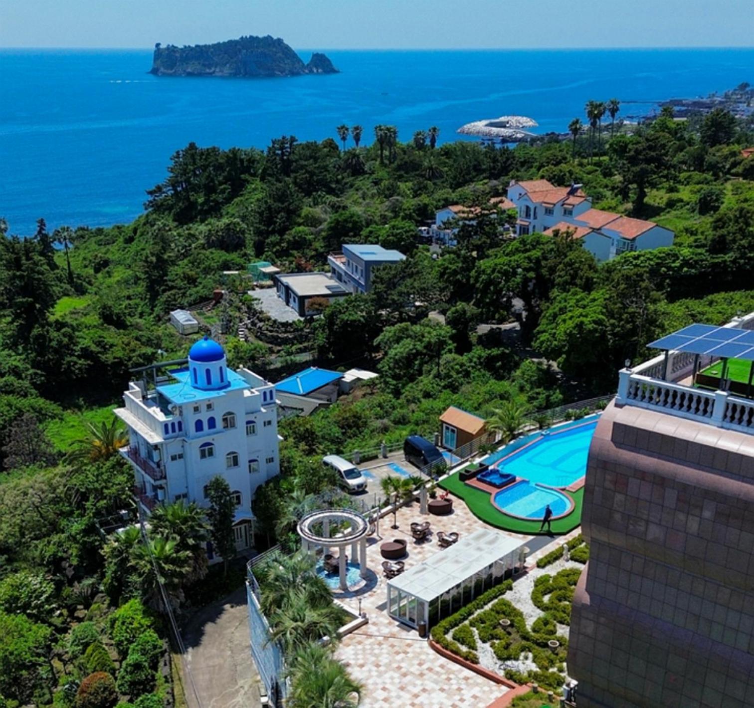 Goldone Hotel & Suites Seogwipo Exterior photo